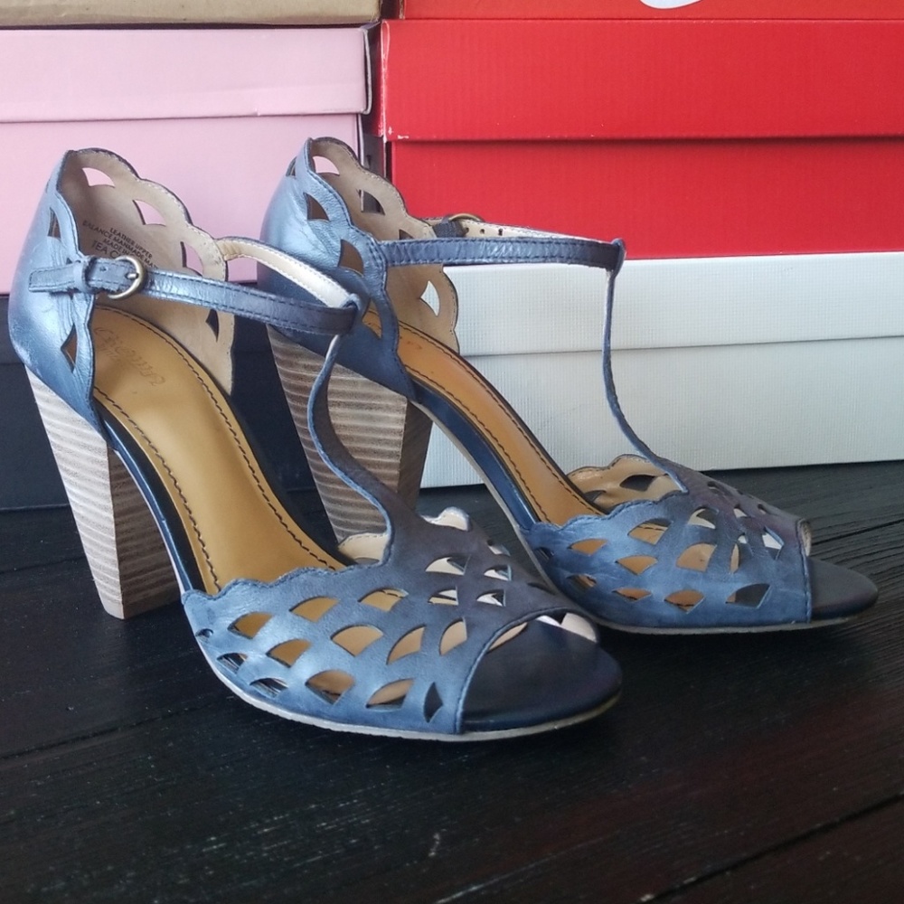 Crown Vintage Tea Cup mary-jane heels 8.5 blue